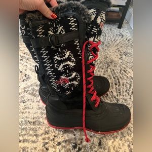 Womens north face 7.5 snow boots worn only a couple times!